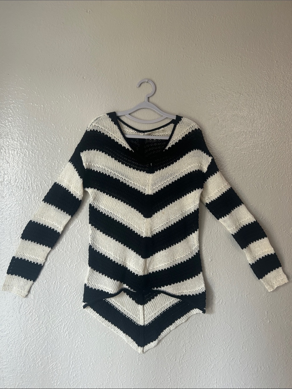 RD Style Black & White Chevron V-Neck Sweater